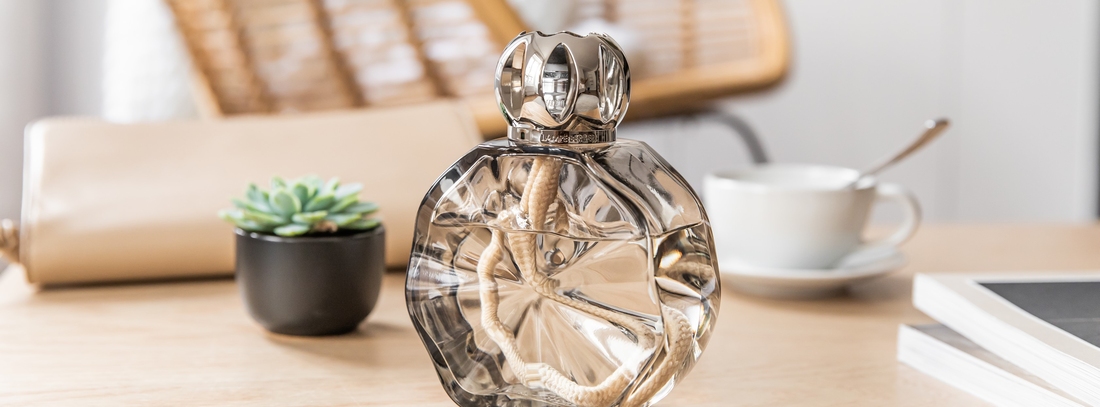 Каталитическая лампа - лучший способ ароматизировать и отчистить воздух в вашем доме