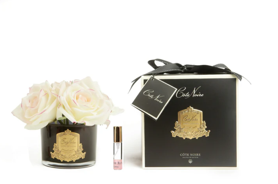 Perfumed bouquet of 5 roses in black vase