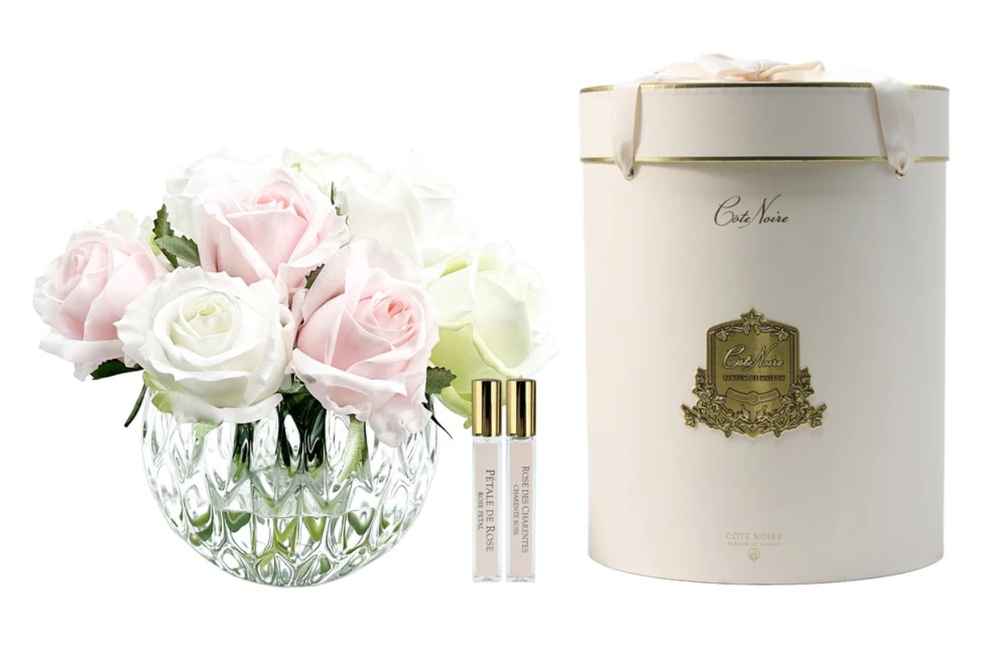 Buchet parfumat de 13 trandafiri în vază rotundă Luxury