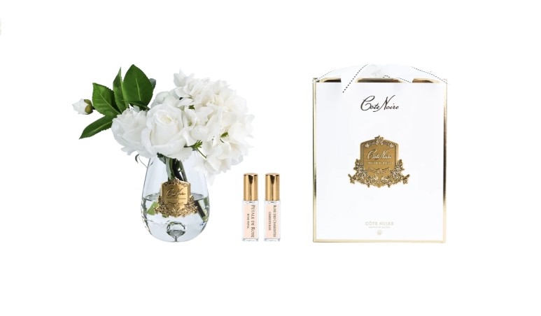 Parfumed bouquet of Tea Rose & white Hydrangeas in transparent vase