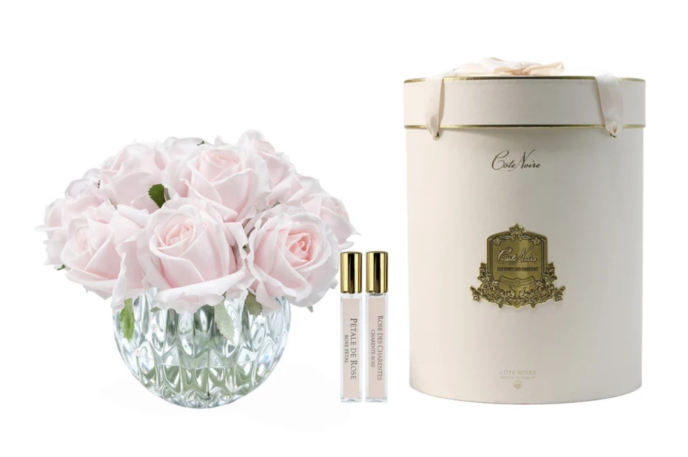 Parfumed bouquet of 13 roses in round vase Luxury