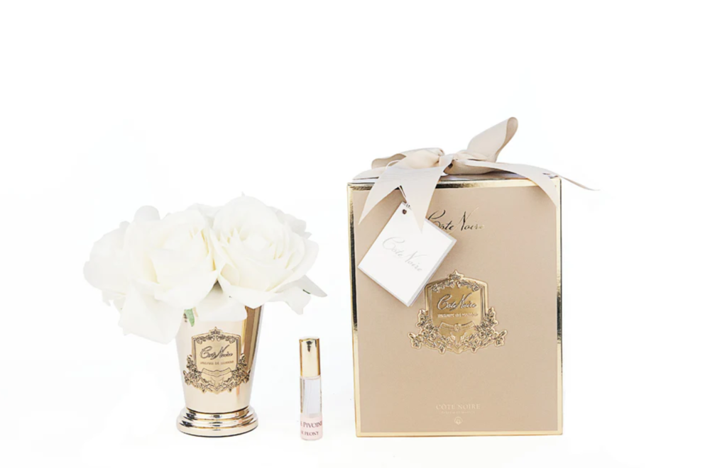 Perfumed bouquet of 7 roses in gold vase