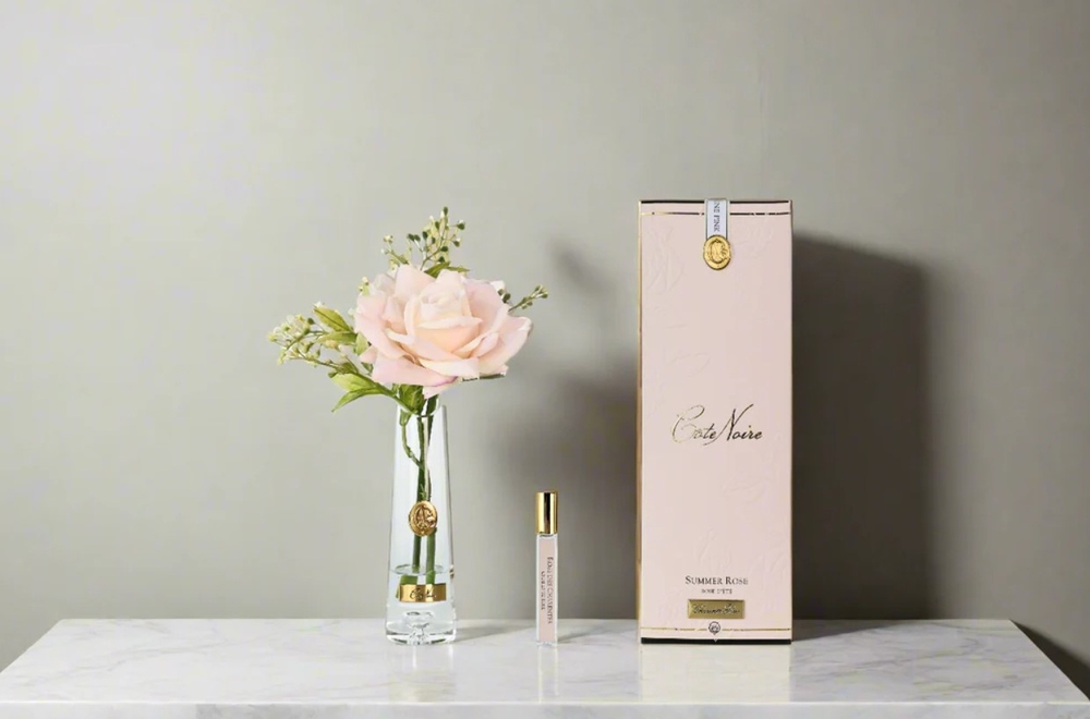 Perfumed rose in clear vase Summer Rose Pink