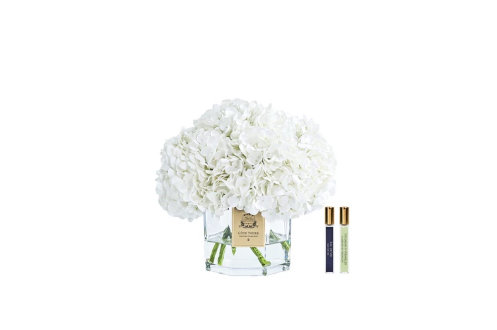 Parfumed bouquet of hydrangeas in transparent vase