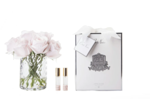 Bouquet of 11 roses in transparent vaze