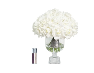 Parfumed bouquet of 31 roses in clear vase Versailles