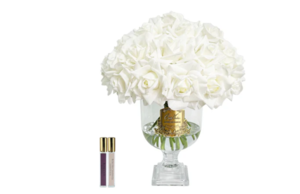 Buchet parfumat de 31 trandafiri în vază transparentă